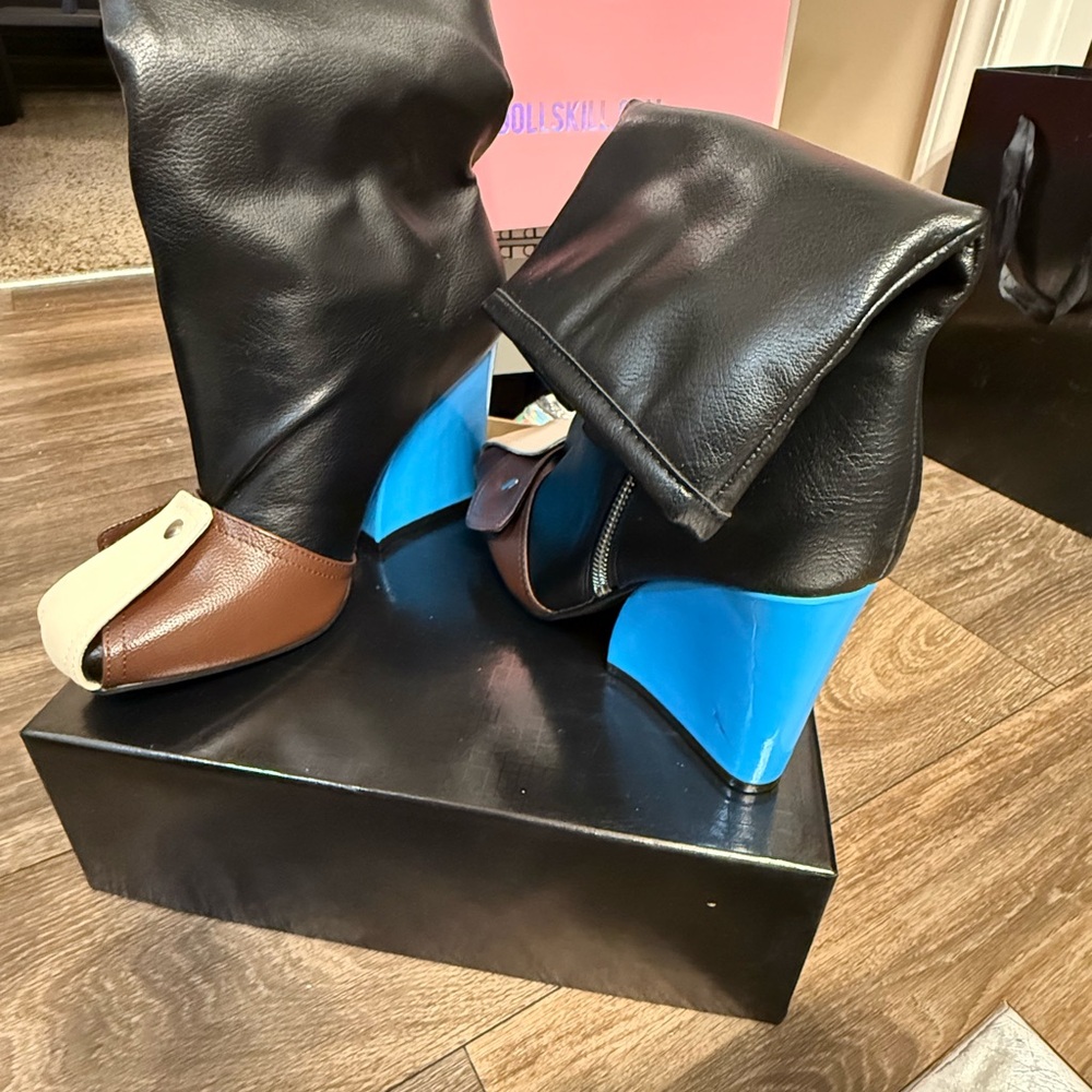 AKIRA Black and Brown Heeled Boots with Modern Design